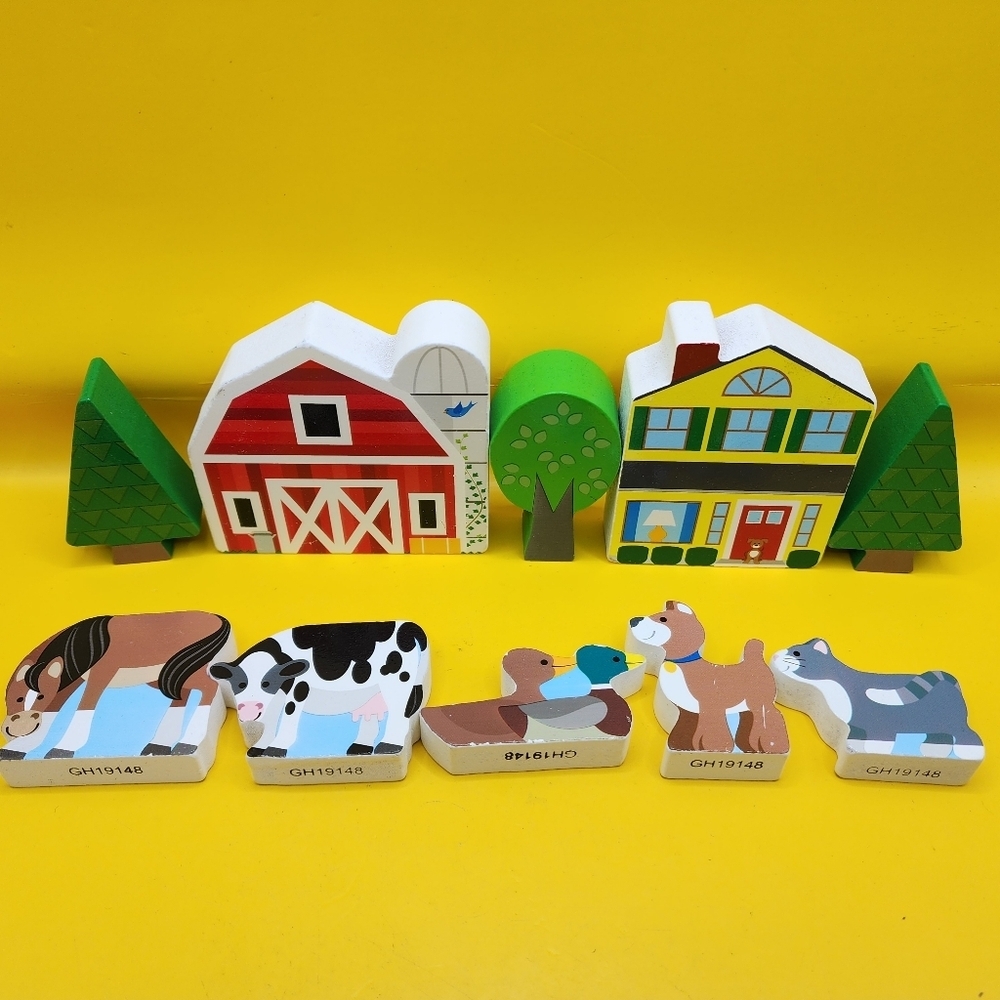 Melissa & Doug Wooden Town Farm House Cow Horse Duck Cat Dog